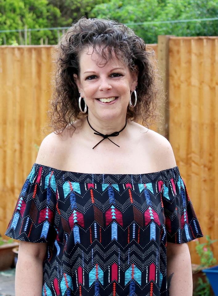  Tina Hammonds, 45, was on 21 prescription painkillers a day after doctors misdiagnosed her terminal cancer for muscular pain