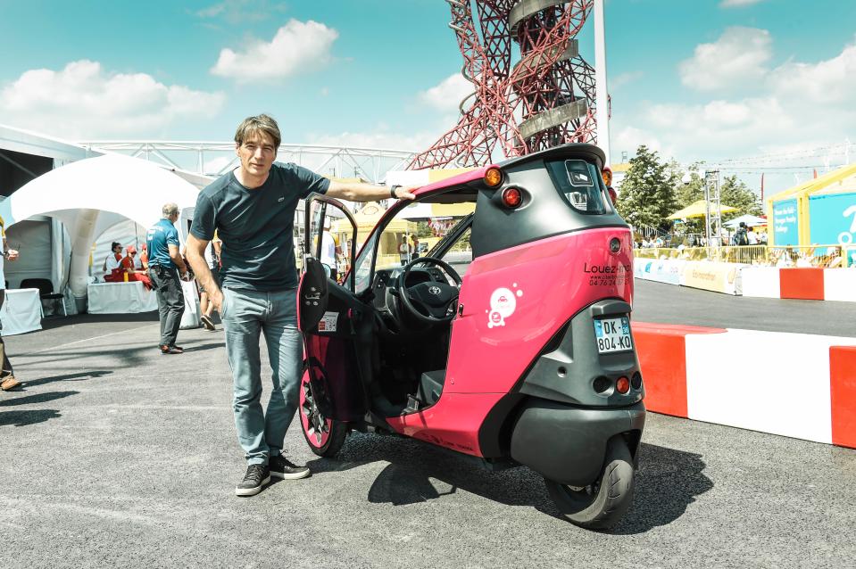  It uses the rear wheel to steer like a forklift. It has a tiny three-metre turning circle