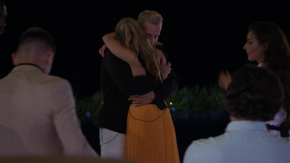  Harley hugged the contestants goodbye