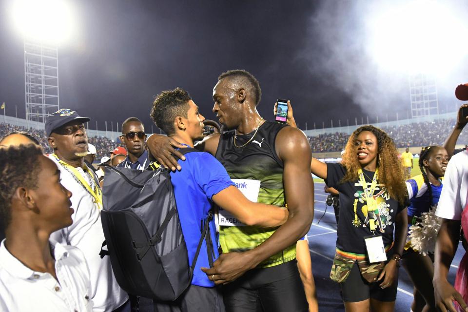  Wayde van Niekerk hugged Usain Bolt in Jamaica