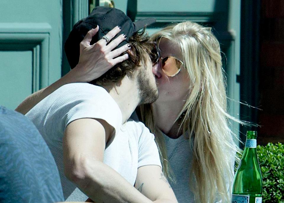  Lara Stone locked lips with her boyfriend Andrew Gray as they sat outside a cafe