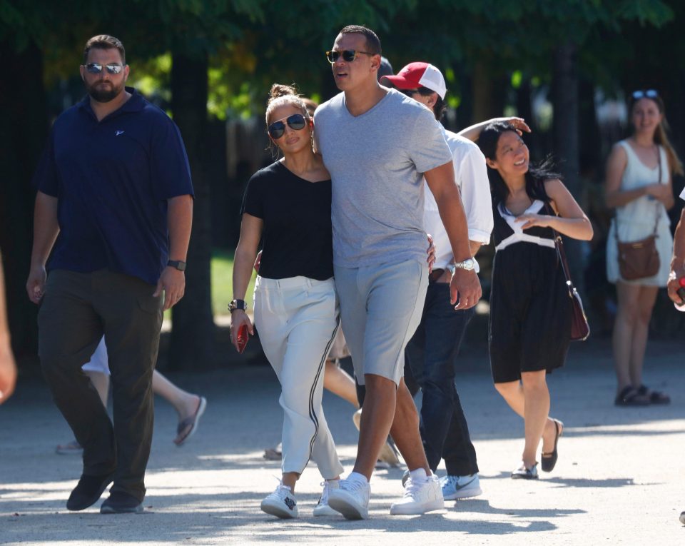  J-Lo and Alex enjoyed a stroll through a nearby park