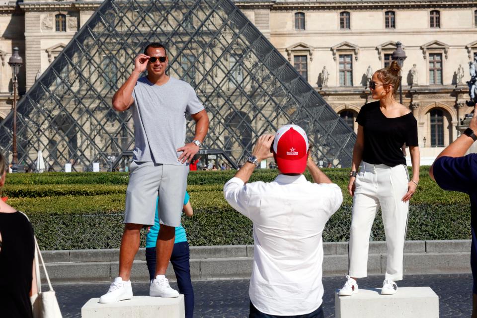  Jennifer and her beau added a touch of comedy to their day as they struck a funny pose together