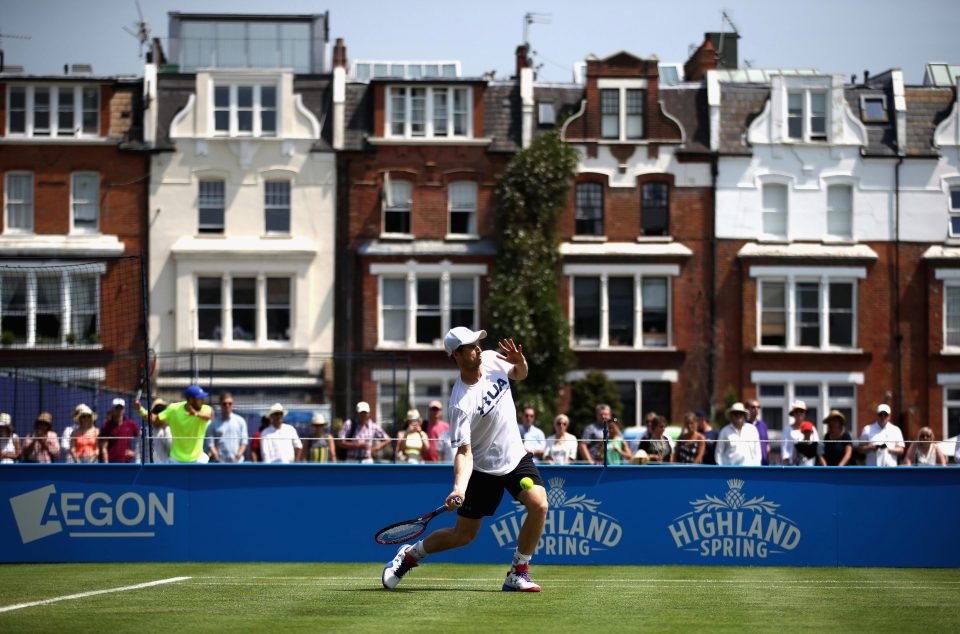  Murray practices at Queen's ahead of his first-round match on Tuesday