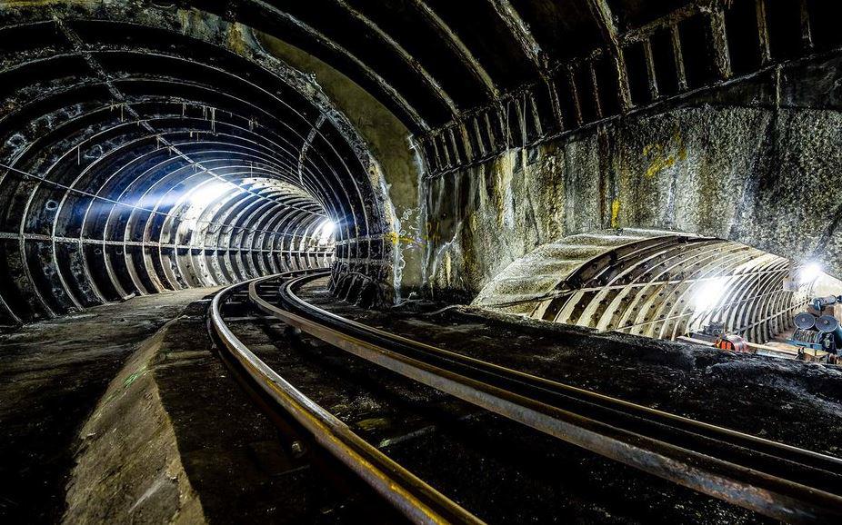 The trains would shuttle mail quickly, while avoiding traffic and weather between two main railway stations 