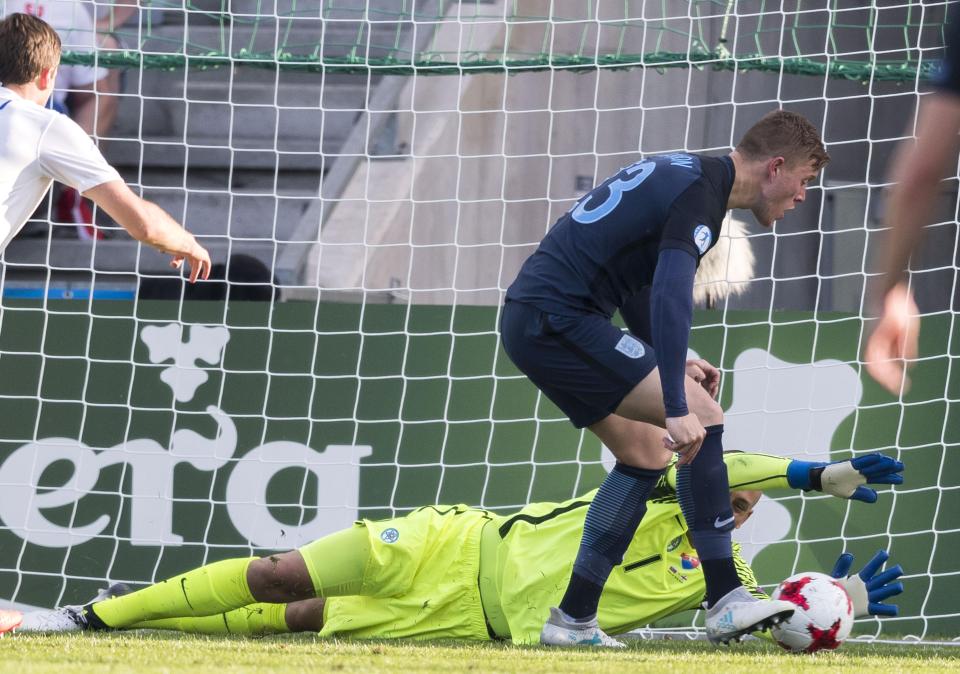 Alfie Mawson sored England's first against Slovakia