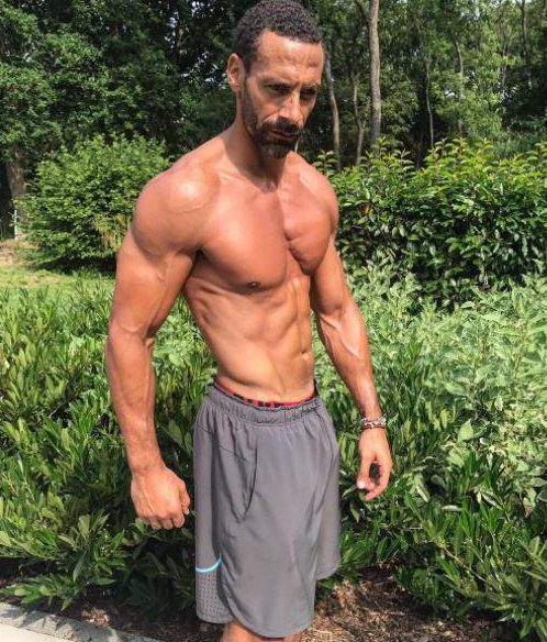  Rio Ferdinand showed off his impressive abs over the weekend