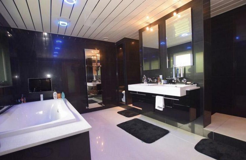 The en-suite bathroom has a TV screen installed above the bathtub in the main property