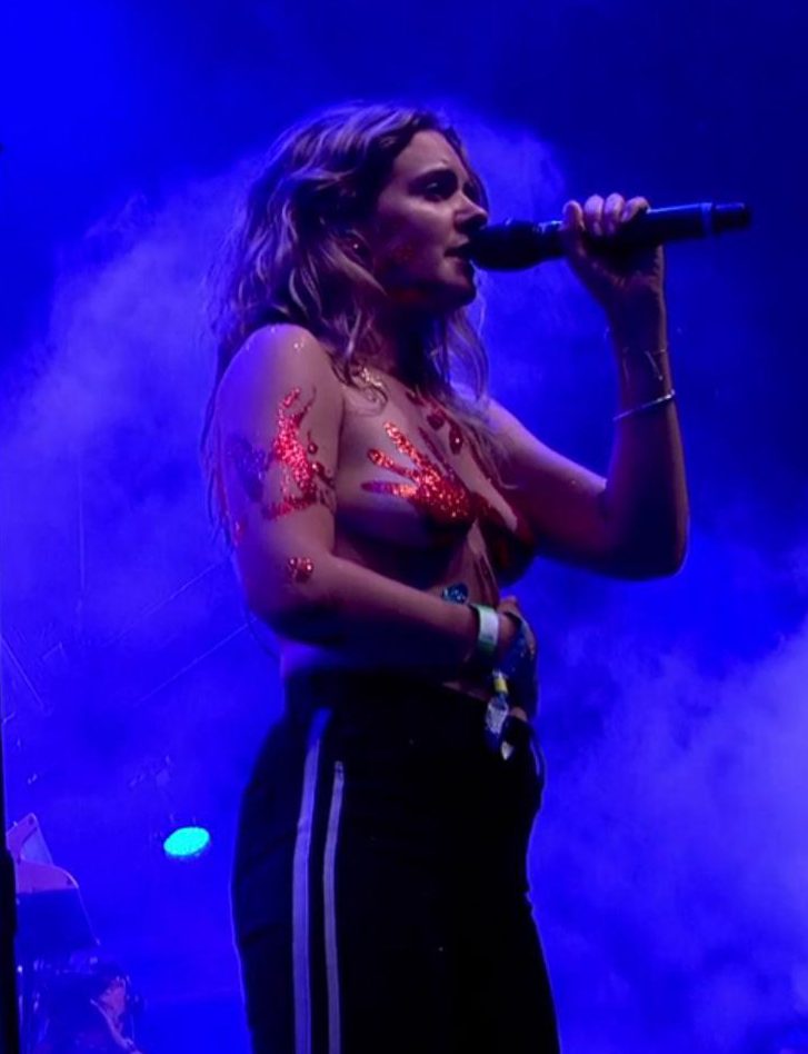  Tove Lo's glitter boobs were great...