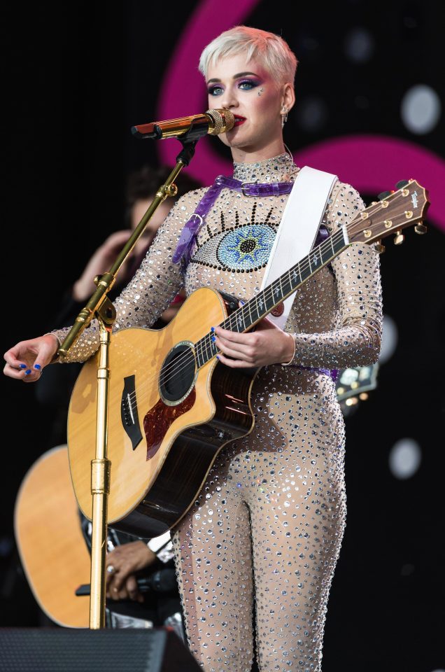  Katy also played her guitar for some of her slower songs