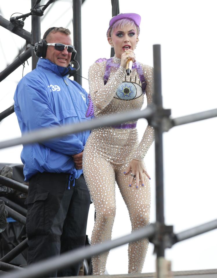  The security guard looked very happy to be watching Katy Perry's performance