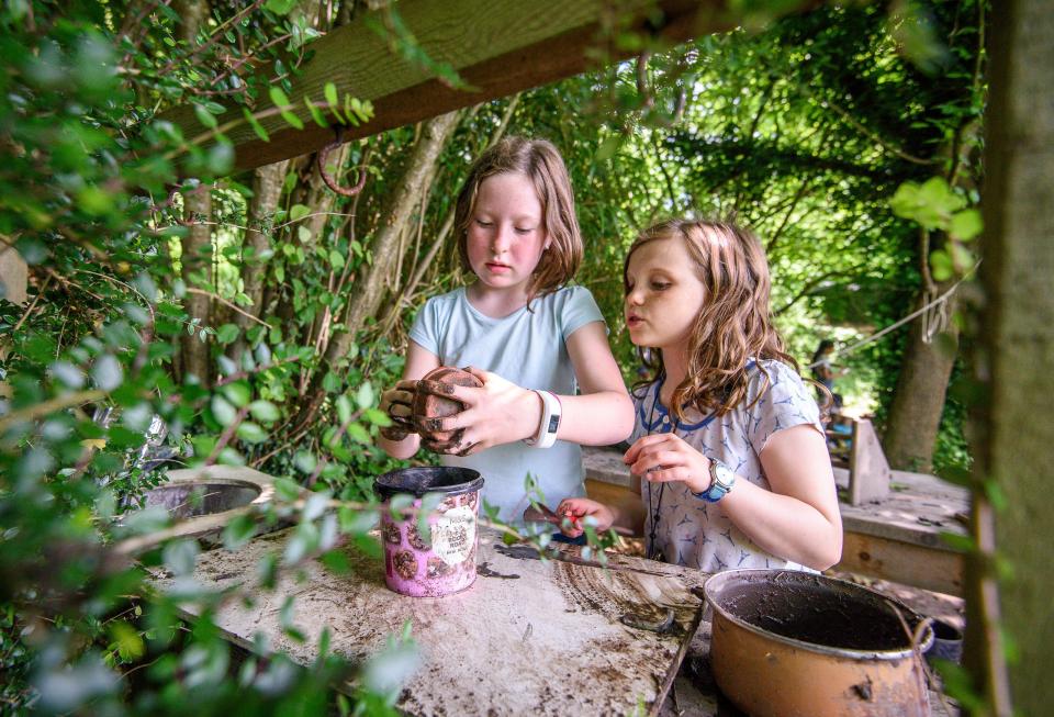  The school's 23 pupils go to school outdoors and learn traditional subjects