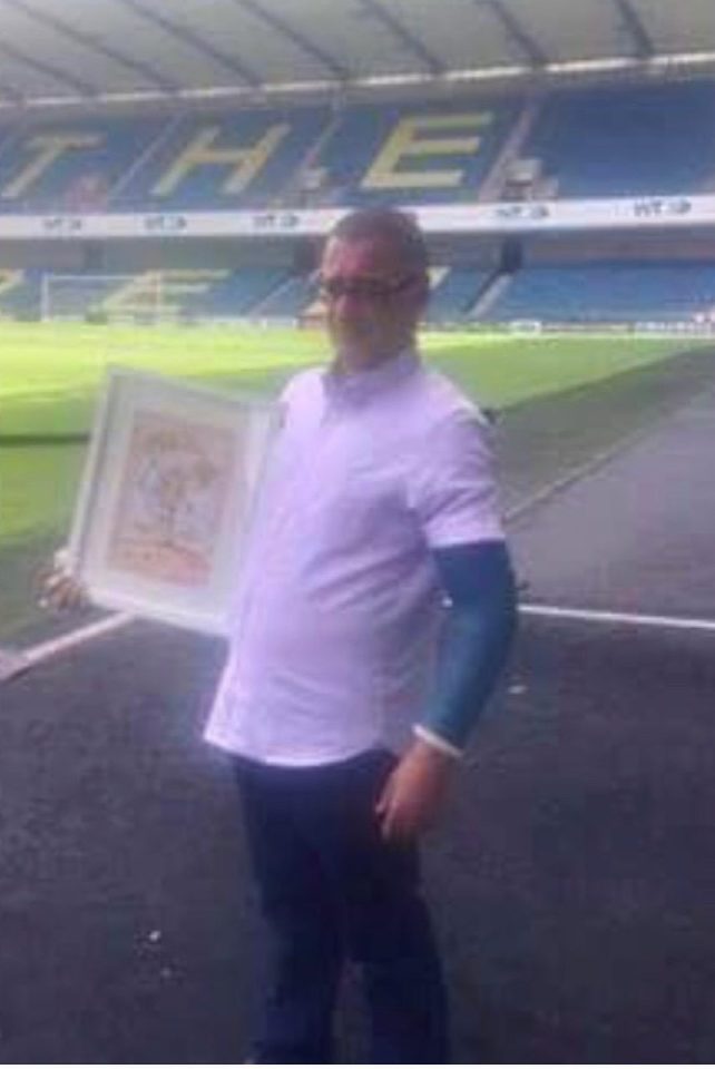  London Bridge hero Roy Larner clutches the sketch from Charles Bronson on a visit to The Den