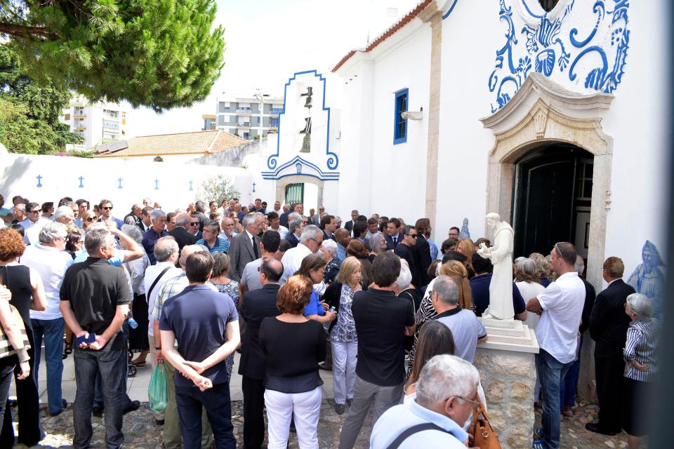  A crowd gathered to offer support to the popular Mourinho family