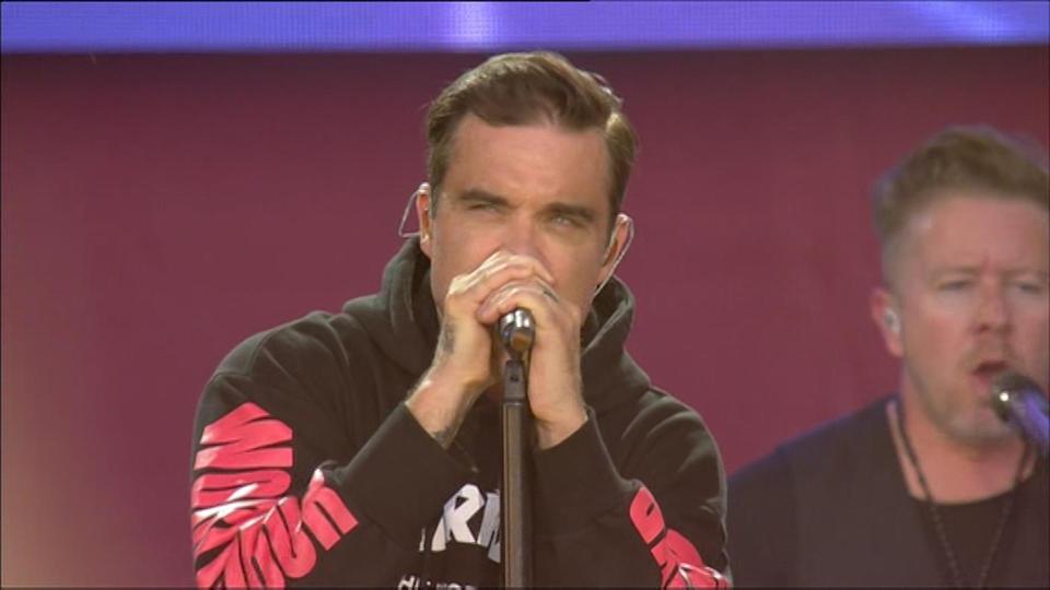  Robbie performed Strong and Angels