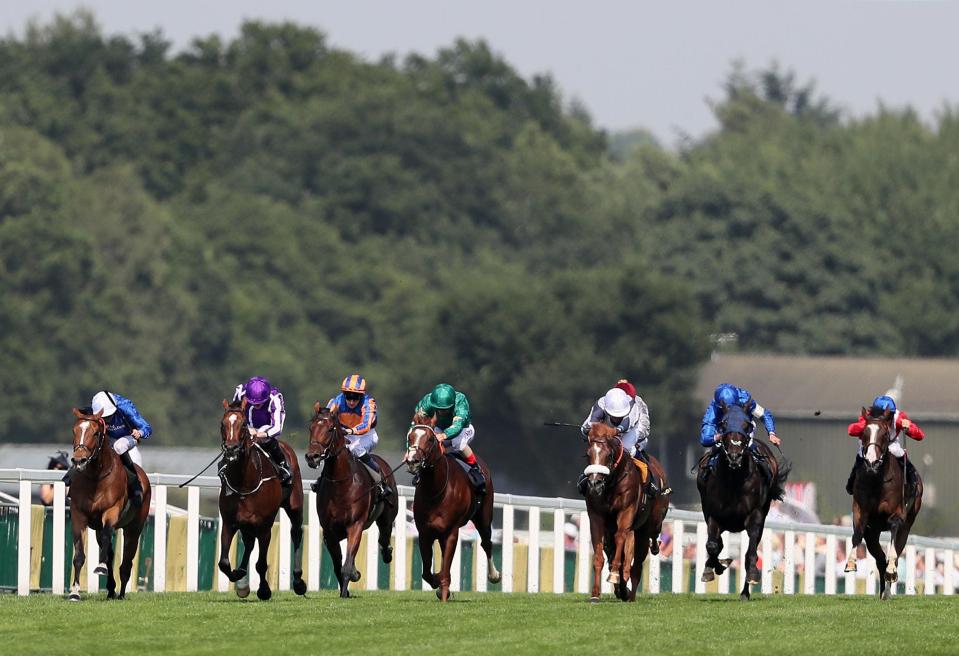  Highland Reel (second from left) holds off all his challengers