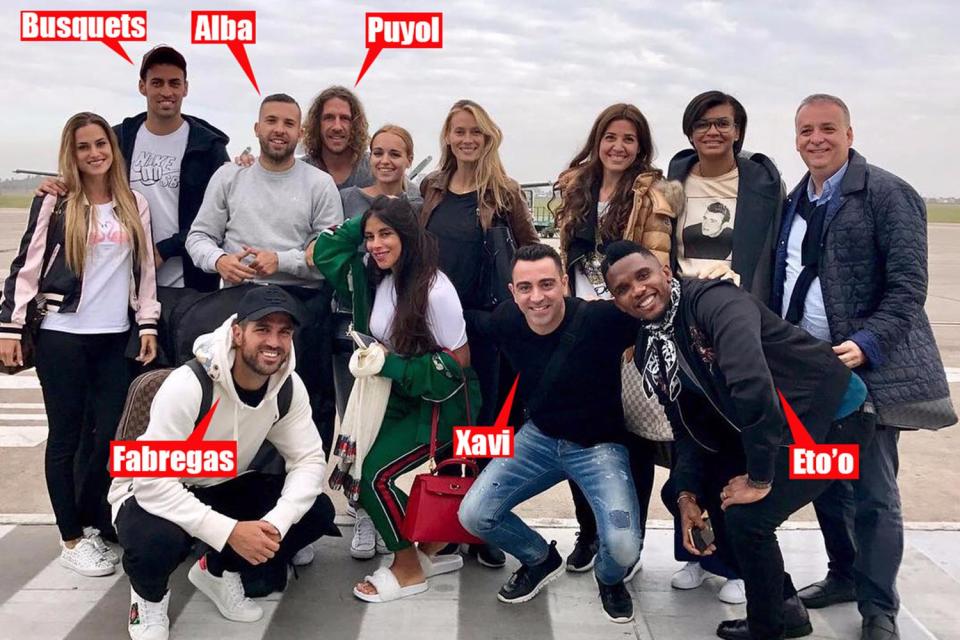  Former and current Barcelona stars posed for a photo on the runway