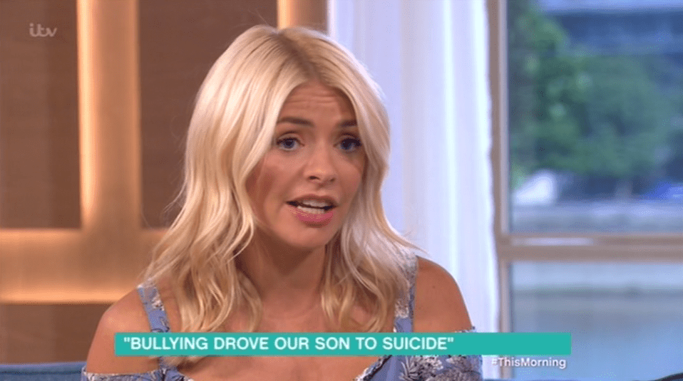  Holly Willoughby appeared to fight back tears on This Morning today