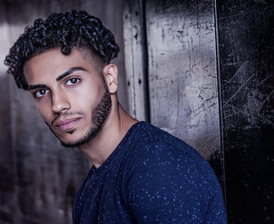  Mena Massoud has won the role of Aladdin