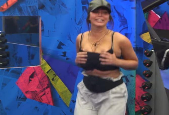  Chanelle struggled with her boobs as she started her workout