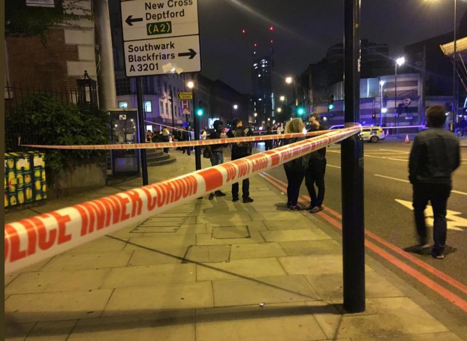  Police have a evacuated a pub near London Bridge as a 'precaution'