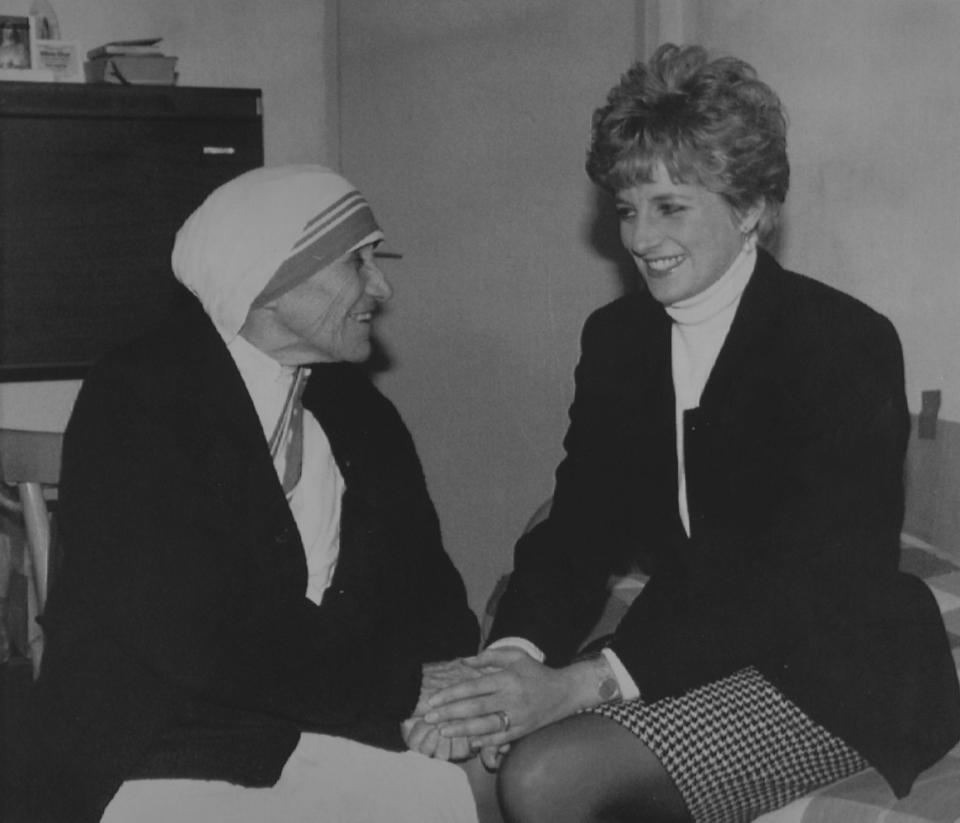  Princess Diana clasping Mother Teresa's hands in Rome in February 1992