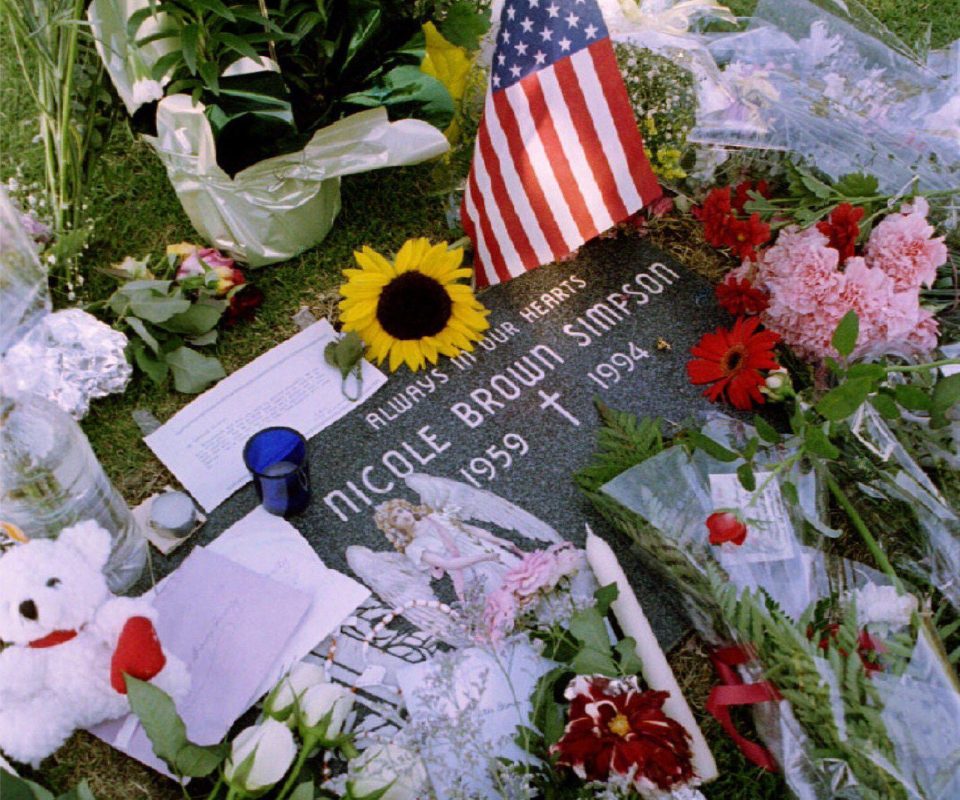  Nicole Brown's grave, where Simpson reportedly plans to visit after his release