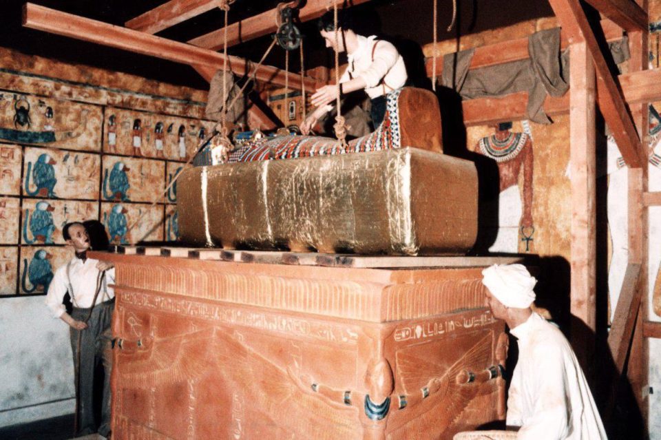  The Tutankhamun Exhibition has recreated burial chamber of Tutankhamun's tomb