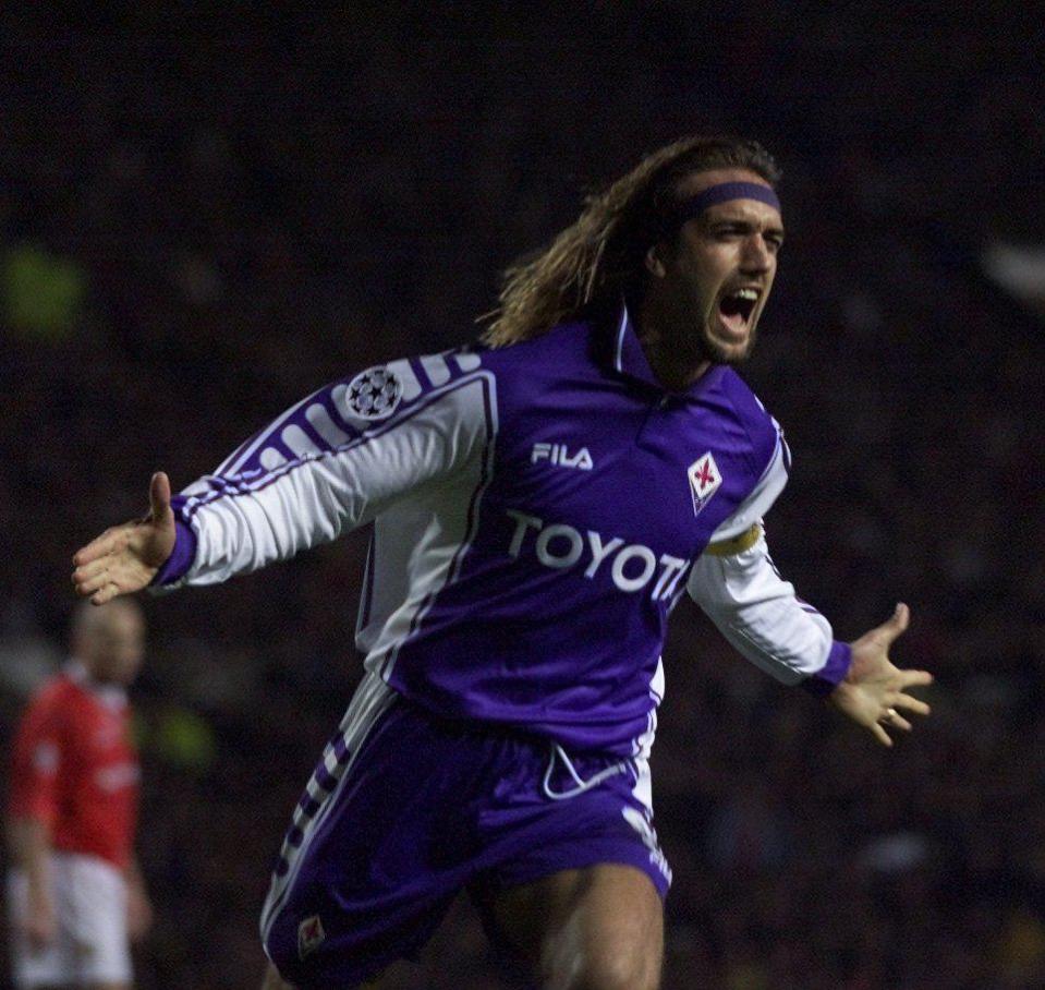  Gabriel Batistuta celebrates scoring against Manchester United in Champions League