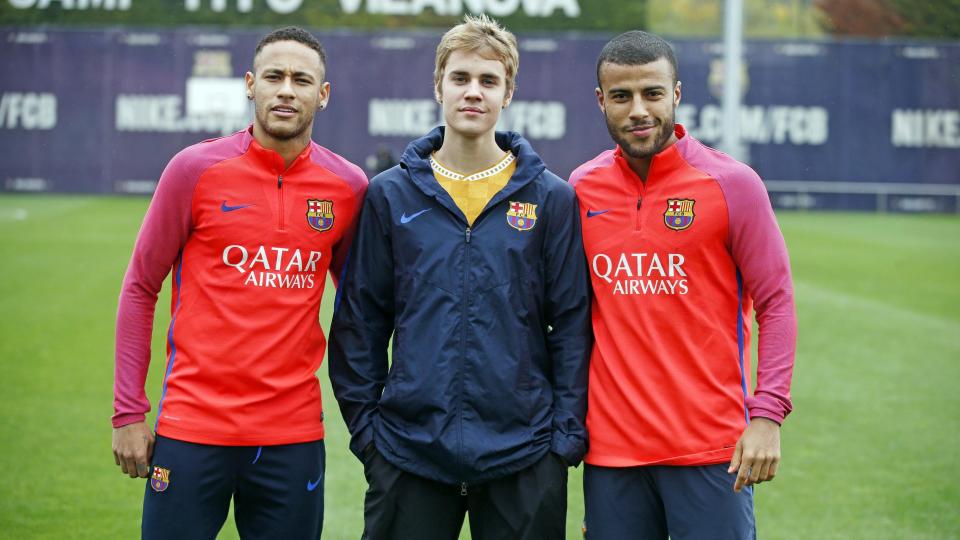 Neymar and Rafinha pose with Justin Bieber last season