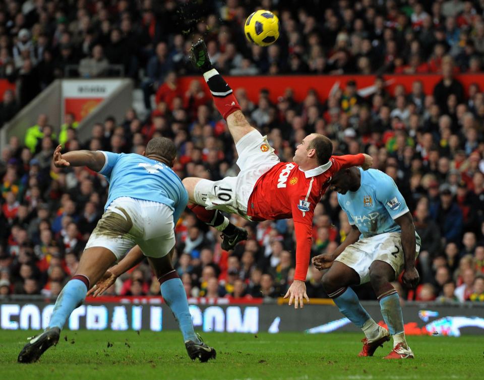 Wayne Rooney scores unbelievable overhead kick against Manchester City