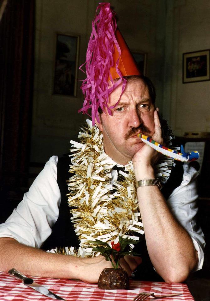  Gorden Kaye died after a long battle with dementia