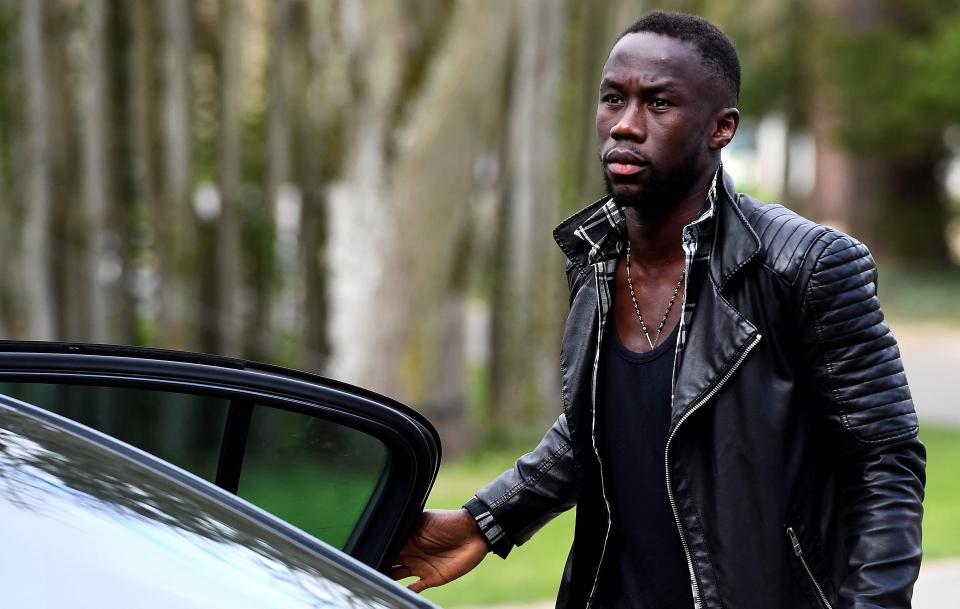 Stunning Sagna wore a black one-piece on Miami Beach 