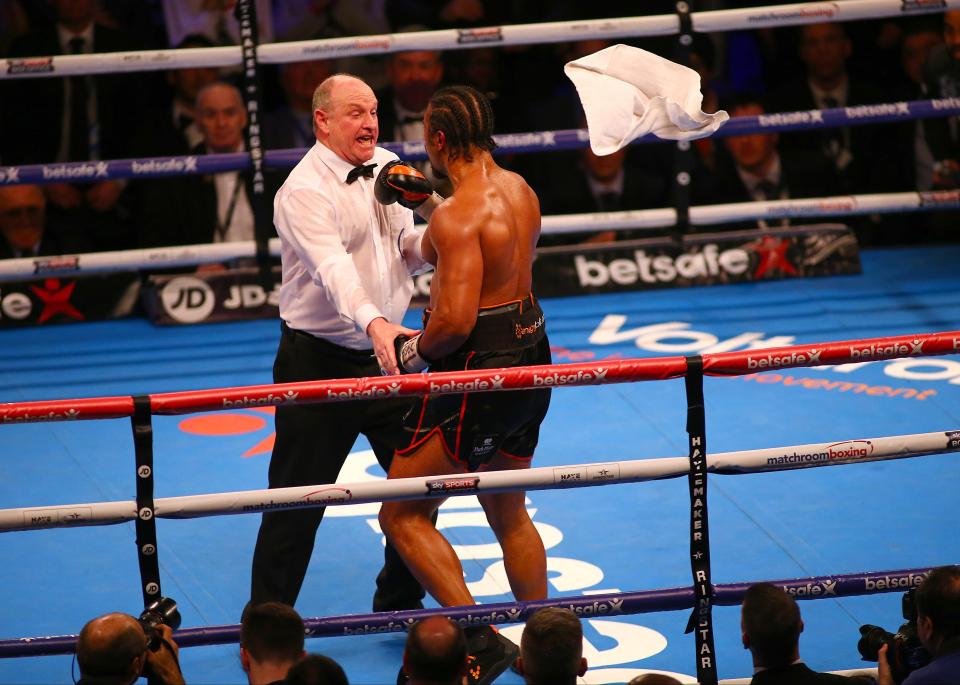  David Hayes team threw in the towel to end the fight against Tony Bellew