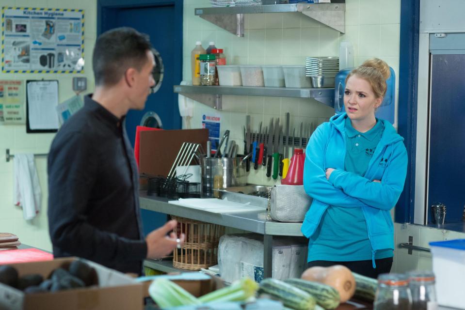  Scheming sister Abi plants the seed that sees Lauren decide to leave Walford behind