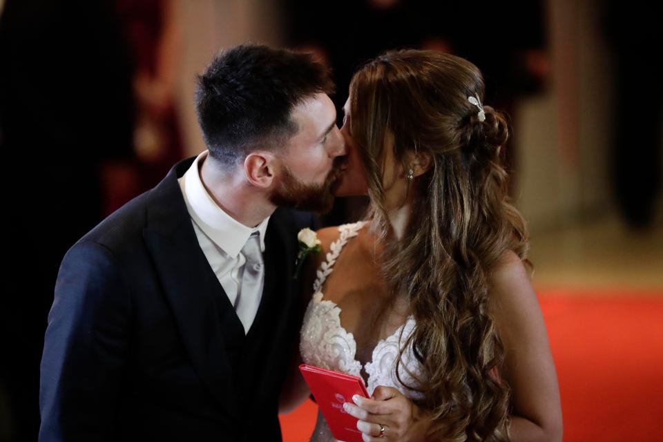 Lionel Messi and Antonella share a kiss on the red carpet as newlyweds after the marriage ceremony in Rosario, Argentina