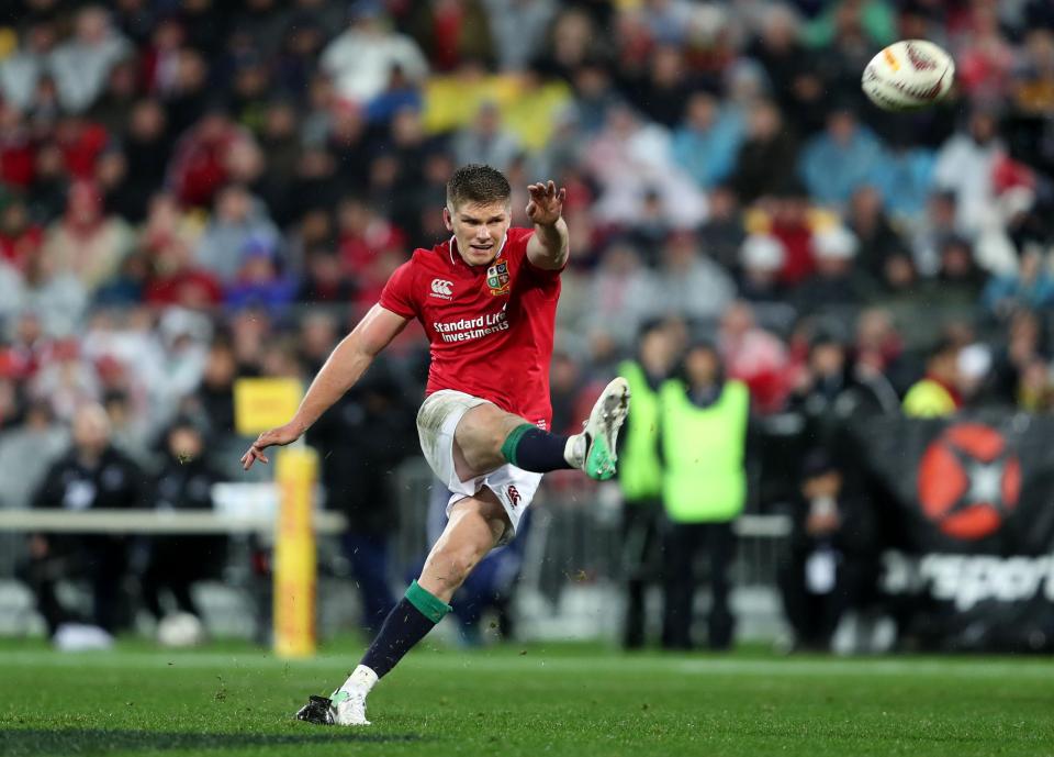  Owen Farrell kept his nerve to boot over a winning penalty