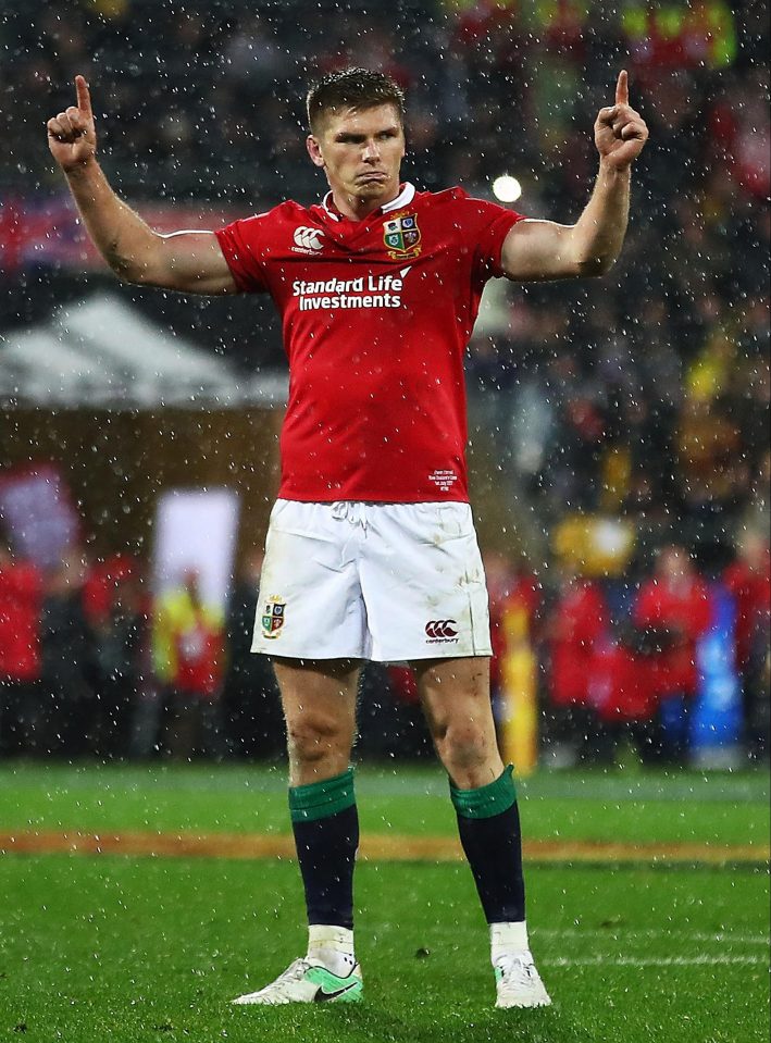  English No10 Farrell celebrates after the full-time whistle