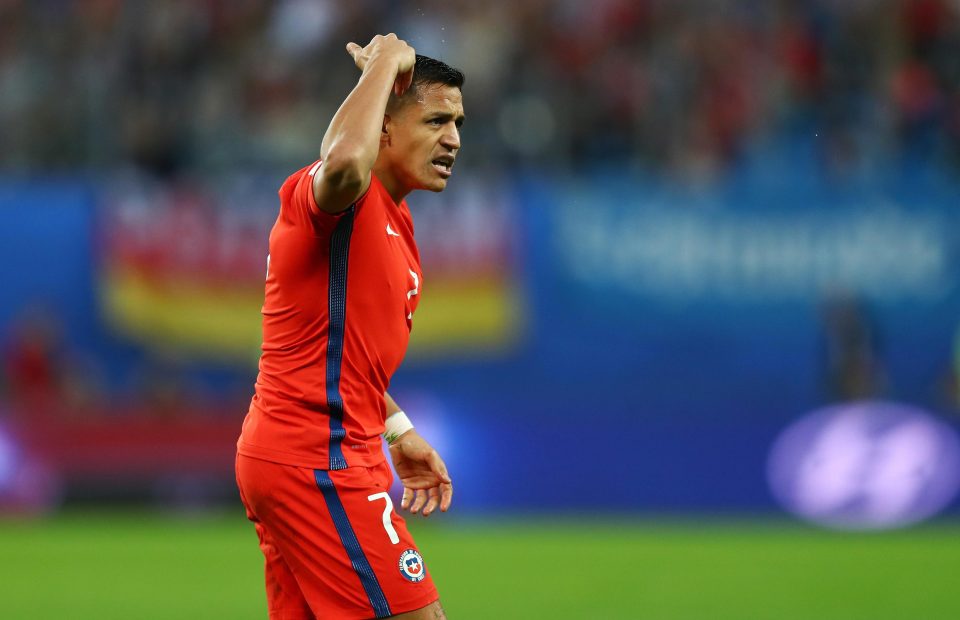 Sanchez tried to fucs on Chile duty as the transfer battle rumbled on