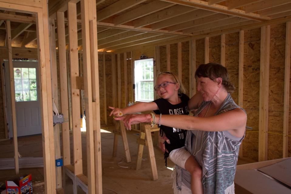  Courney and Caroline take a look inside their new home