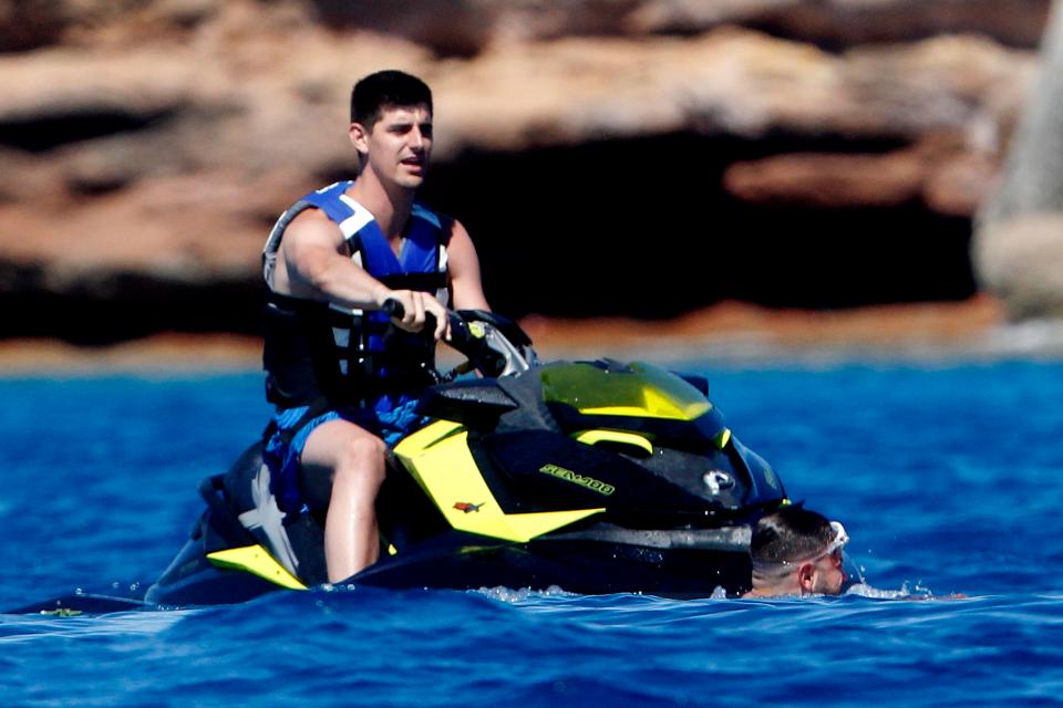 It appears that Thibaut Courtois has grown tired of riding solo following his recent split