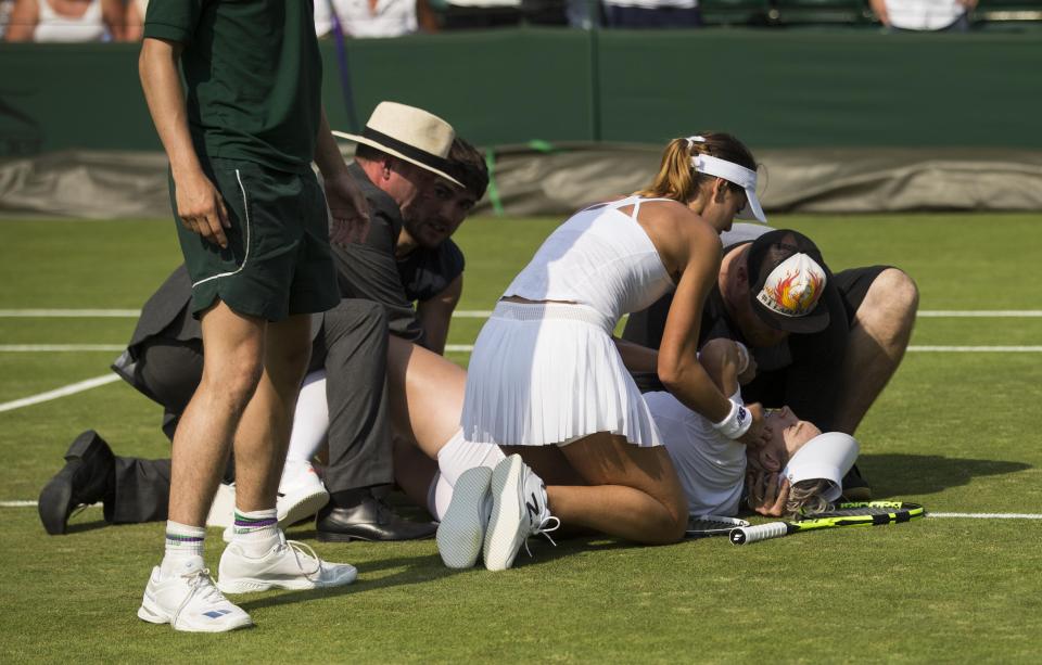  Sorana Cirstea shows concern as her opponent screams for morphine