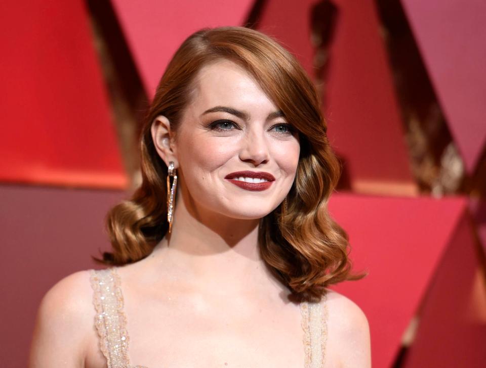  Emma Stone looks resplendent as she poses for the cameras