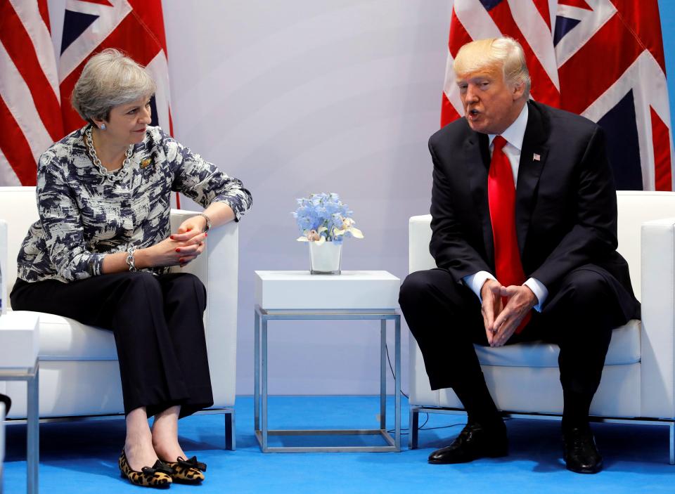  Donald Trump's eye contact in conversation with Theresa May, is more respectful, says a body language expert