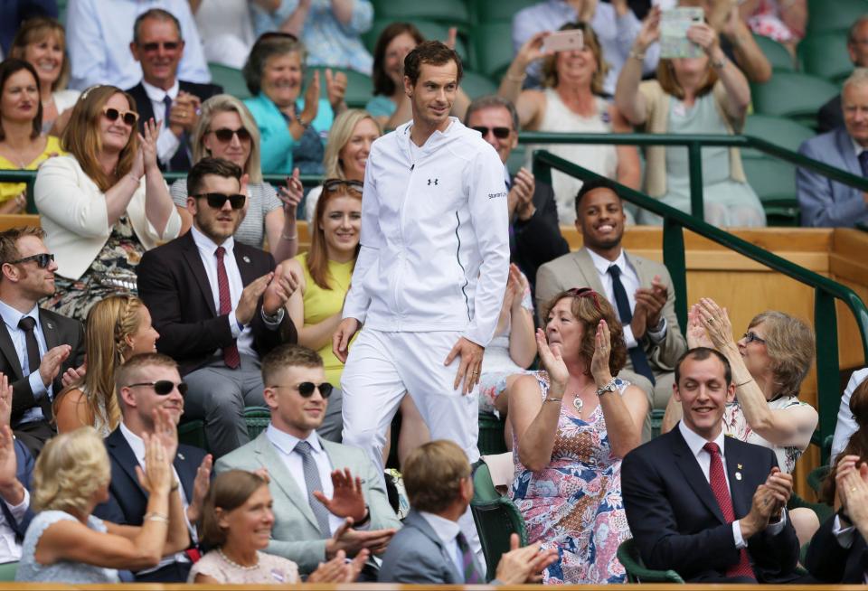  Wimbledon Champion got an ovation from crowd when he popped in on his day off