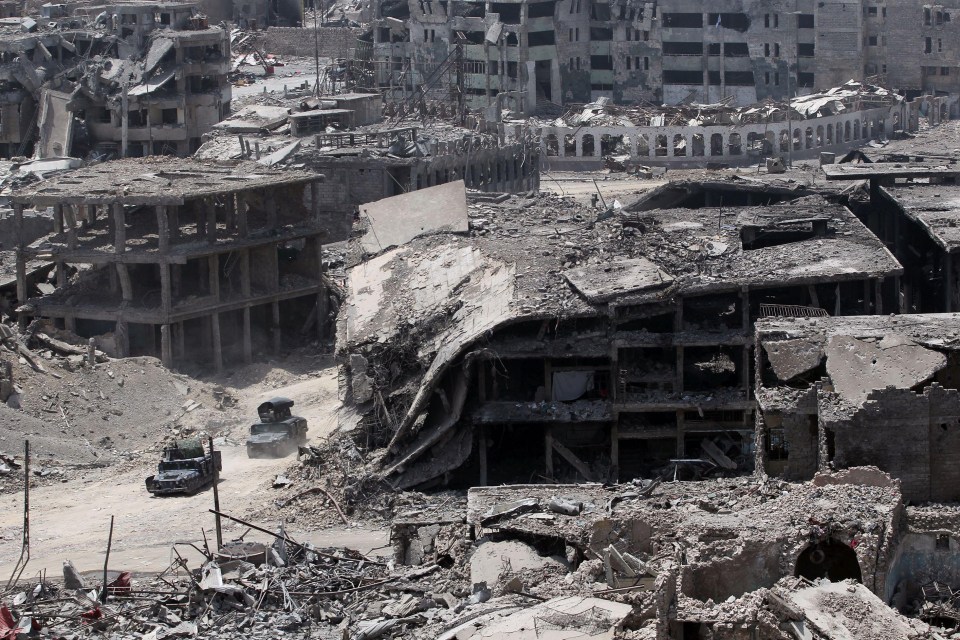 Iraqi Army units pouring into the Old City 