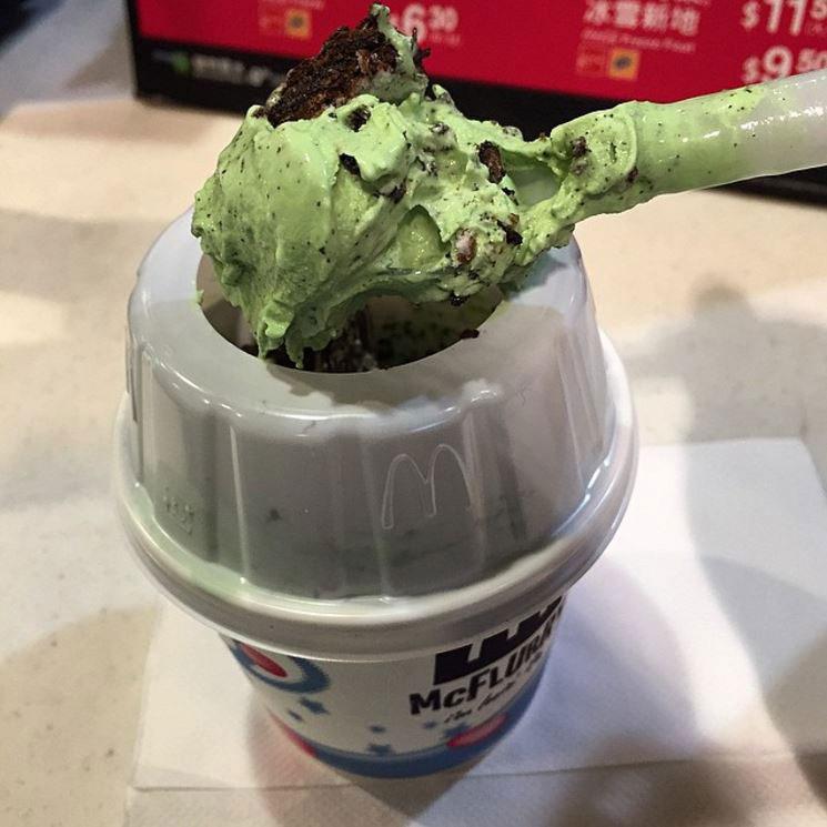  The green tea ice cream has crushed Oreos