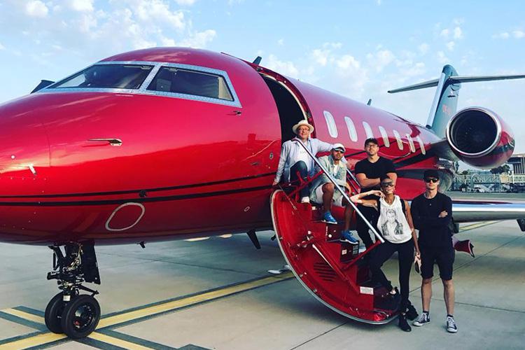  Lewis Hamilton has decided to jet off for a short break