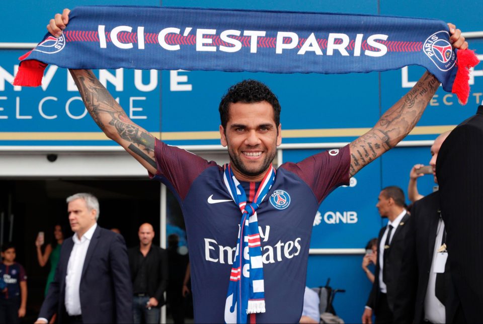  Paris Saint-Germain won the race to sing Brazil veteran Dani Alves from Juventus