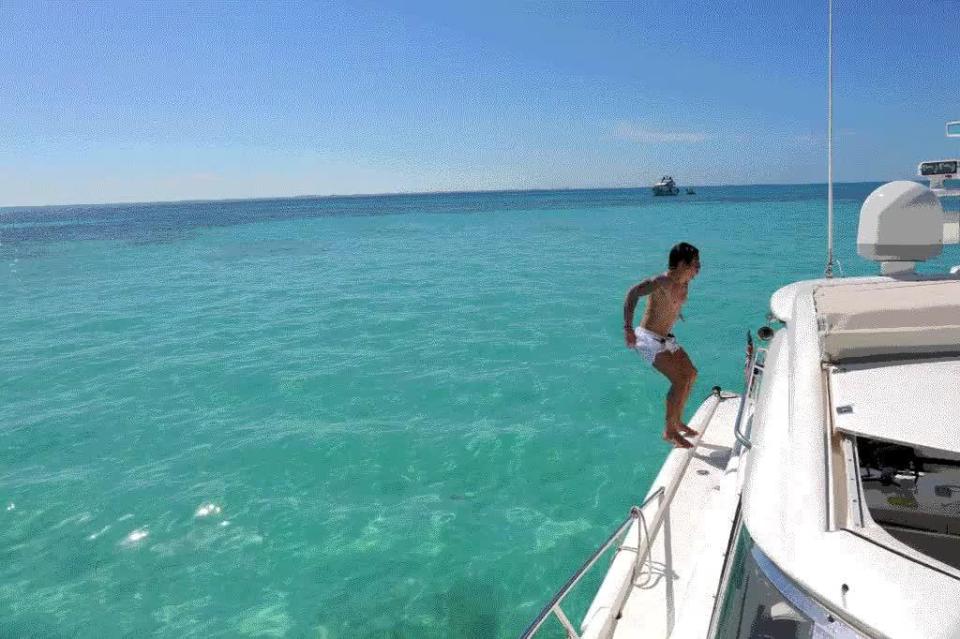  The Gunners star has been enjoying the sunshine on a yacht